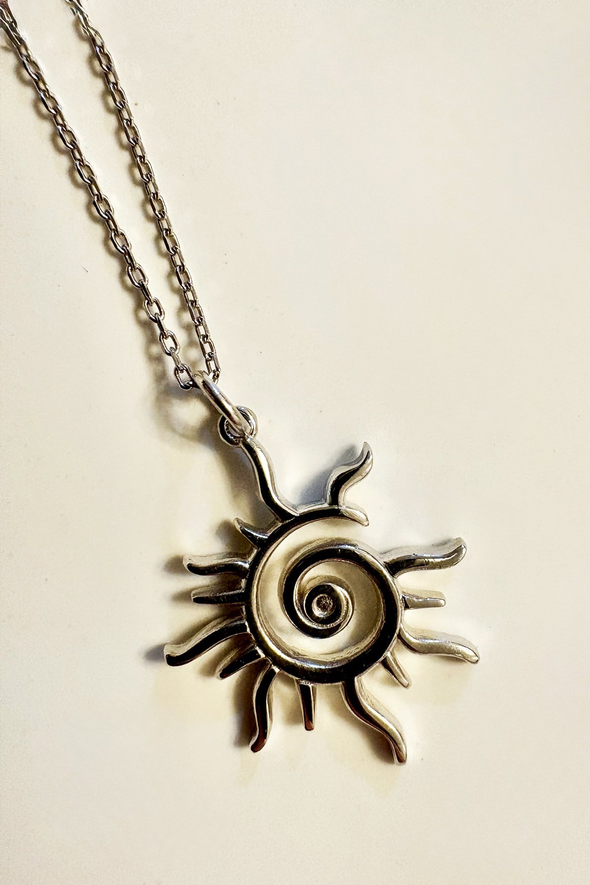 Gümüş Zincirli Silver Spiral Güneş Kolye / 925 Ayar Gümüş - The Leia